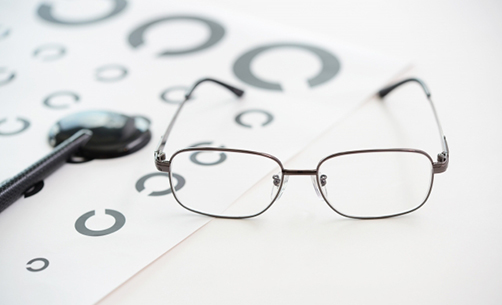 免許取得・更新時の視力検査と合格基準