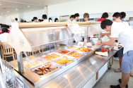 掛川自動車学校（静岡県）のお食事バイキング風景